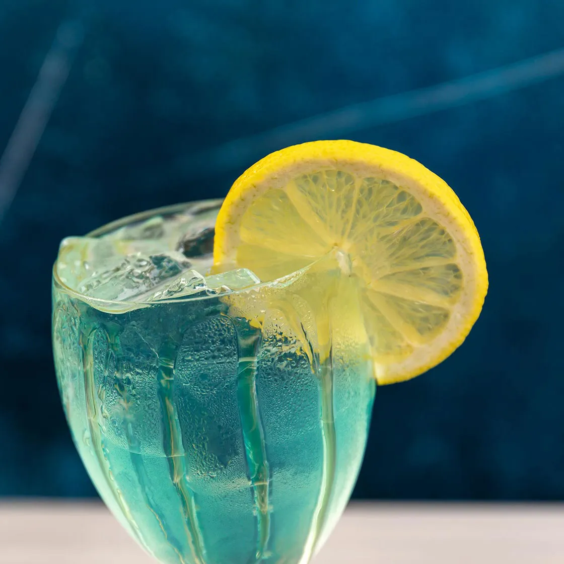 21970 tarantula spraying water